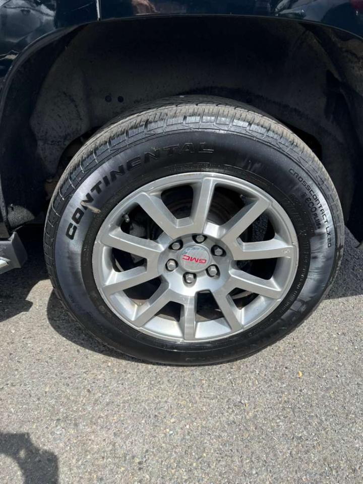 GMC Yukon Denali 4WD 2017
