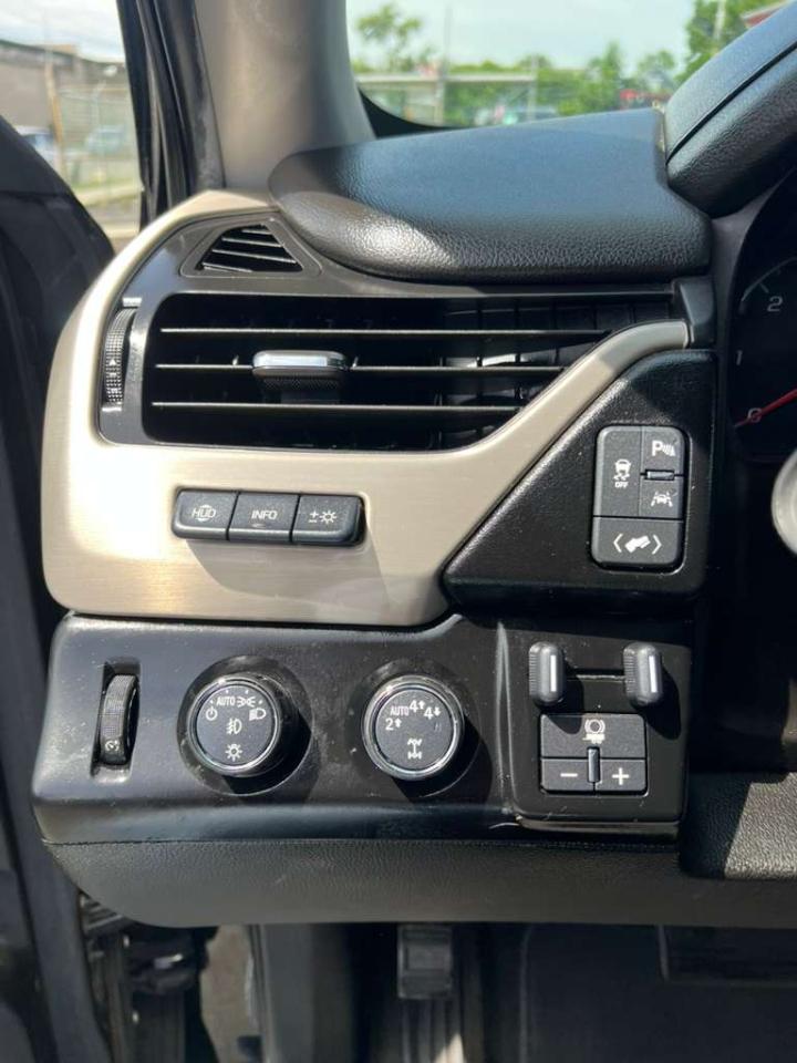 GMC Yukon Denali 4WD 2017