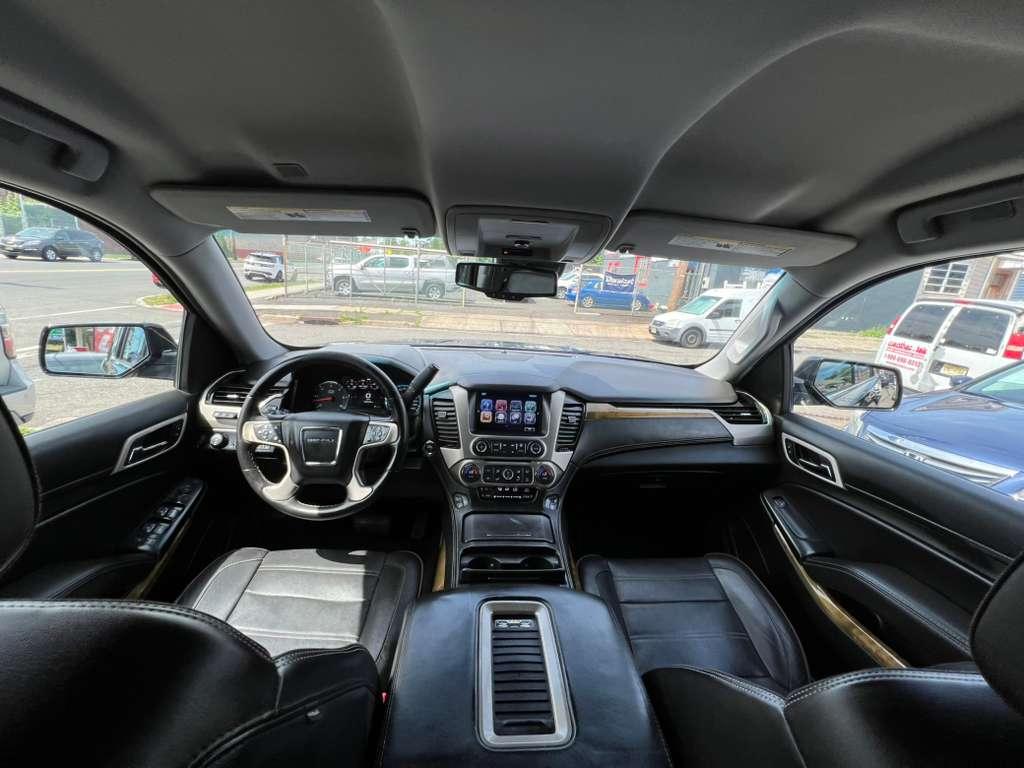 GMC Yukon Denali 4WD 2017