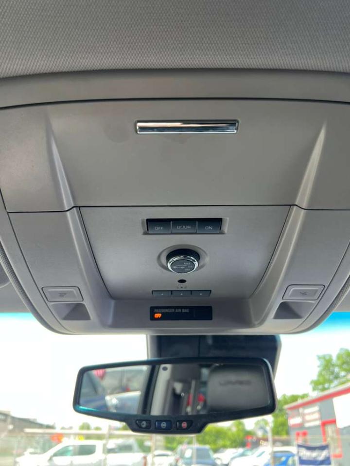 GMC Yukon Denali 4WD 2017