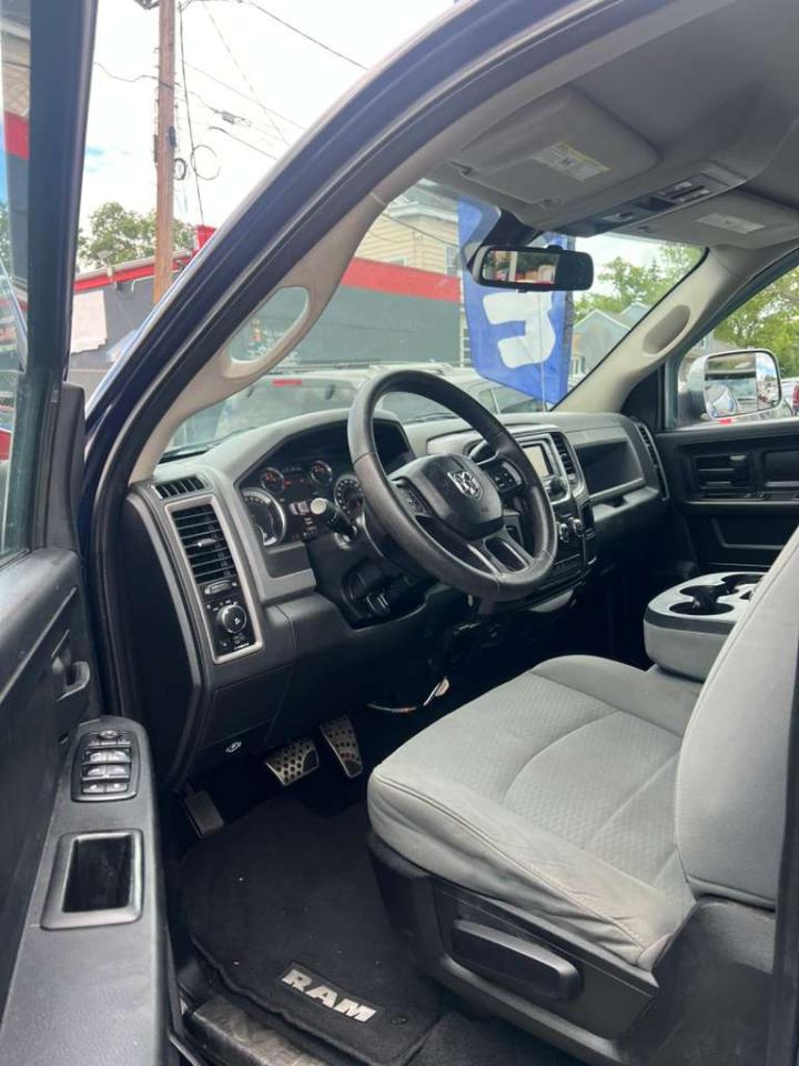 RAM 1500 Express 4x4 Quad Cab 6'4" Box 2013