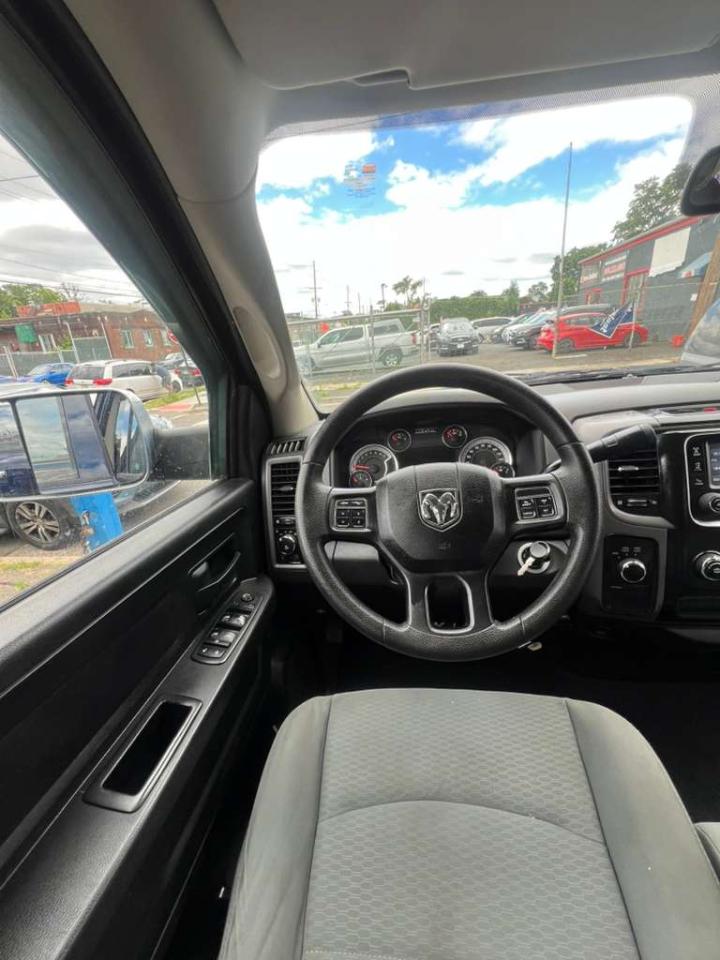 RAM 1500 Express 4x4 Quad Cab 6'4" Box 2013