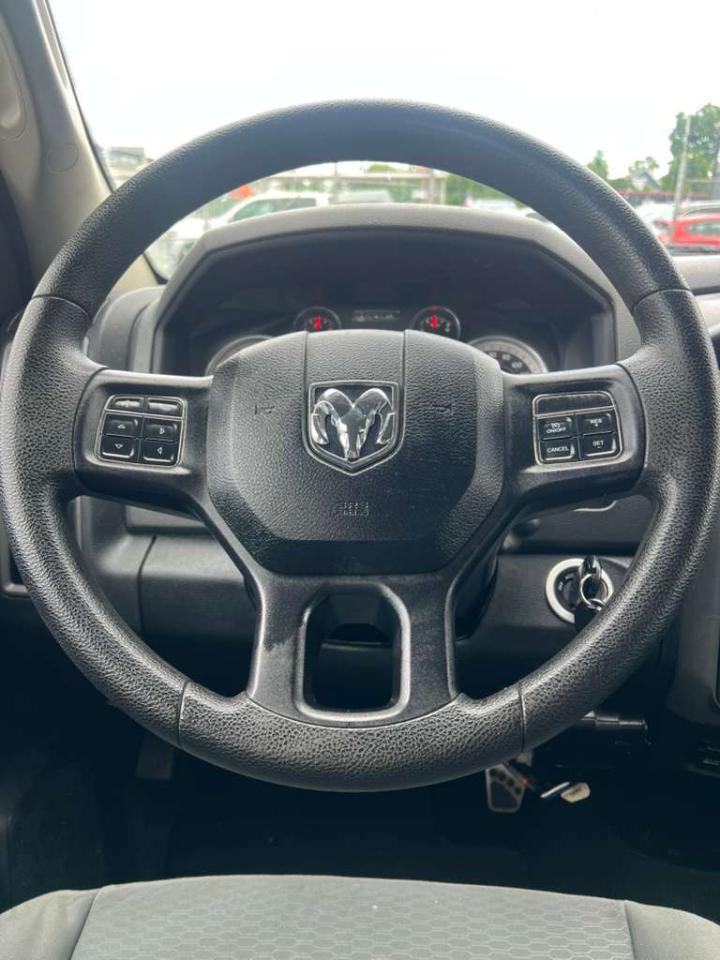 RAM 1500 Express 4x4 Quad Cab 6'4" Box 2013