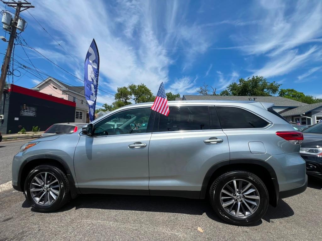 Toyota Highlander XLE AWD V6 2019