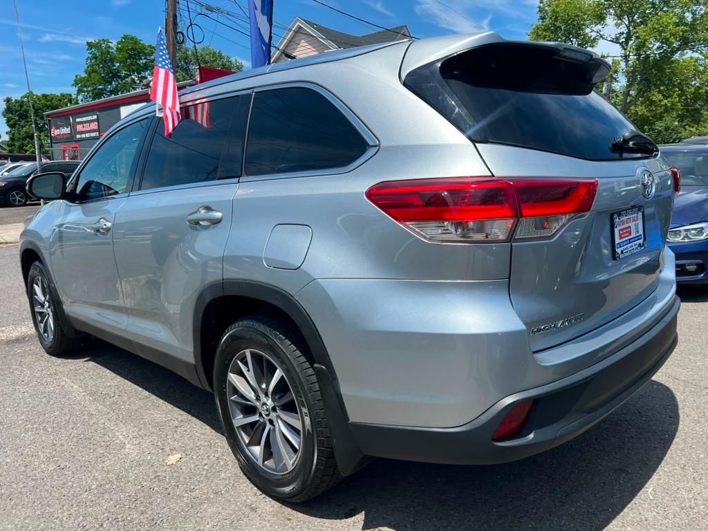 Toyota Highlander XLE AWD V6 2019