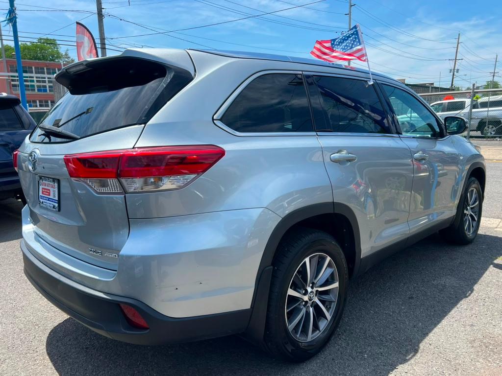 Toyota Highlander XLE AWD V6 2019