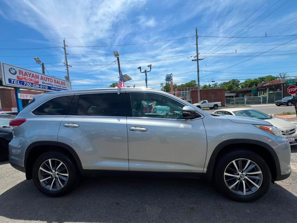 Toyota Highlander XLE AWD V6 2019