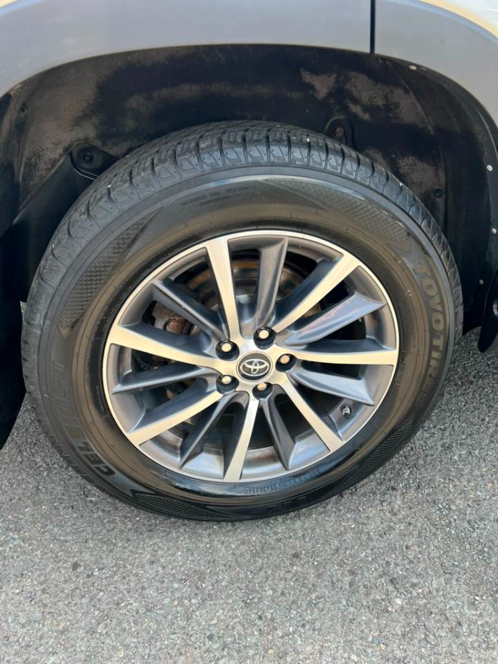 Toyota Highlander XLE AWD V6 2019