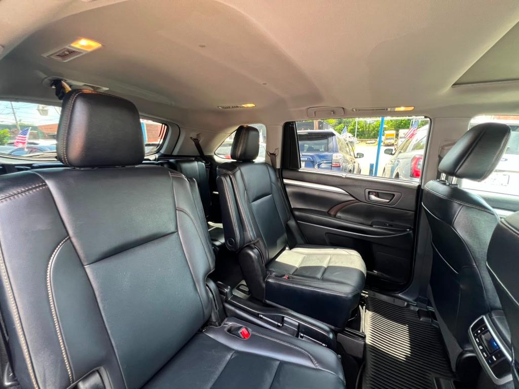 Toyota Highlander XLE AWD V6 2019