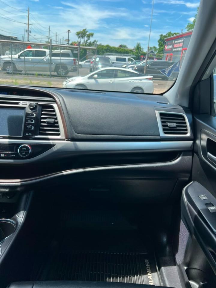 Toyota Highlander XLE AWD V6 2019