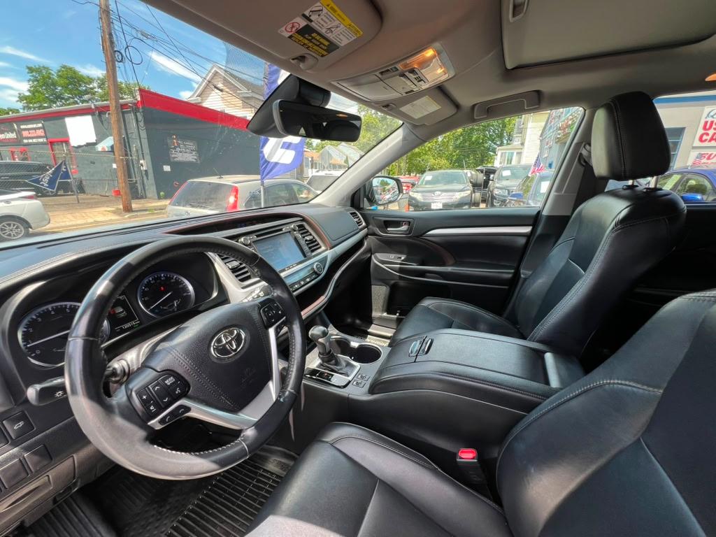 Toyota Highlander XLE AWD V6 2019