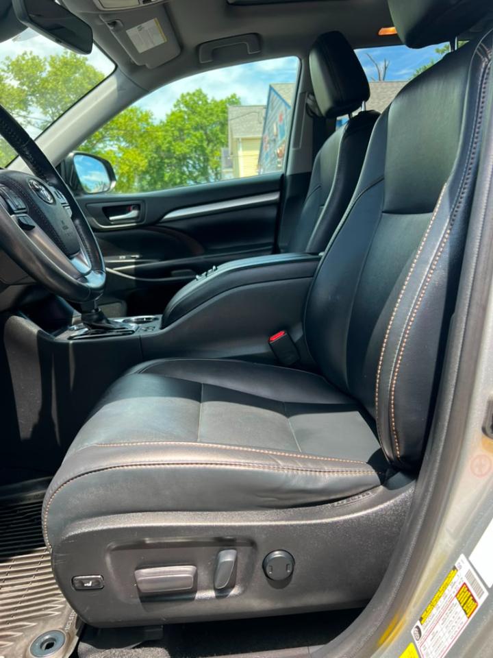Toyota Highlander XLE AWD V6 2019
