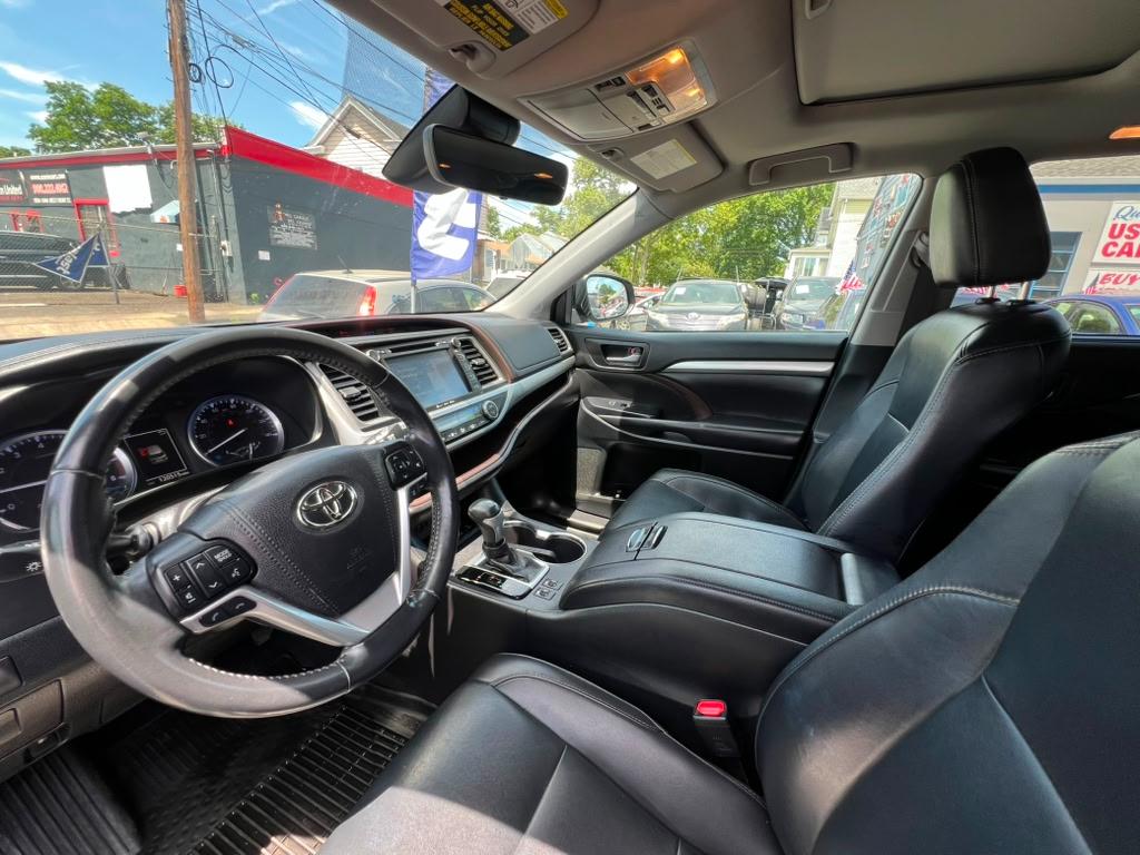 Toyota Highlander XLE AWD V6 2019