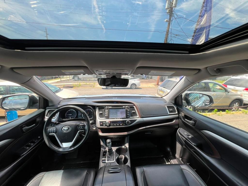 Toyota Highlander XLE AWD V6 2019