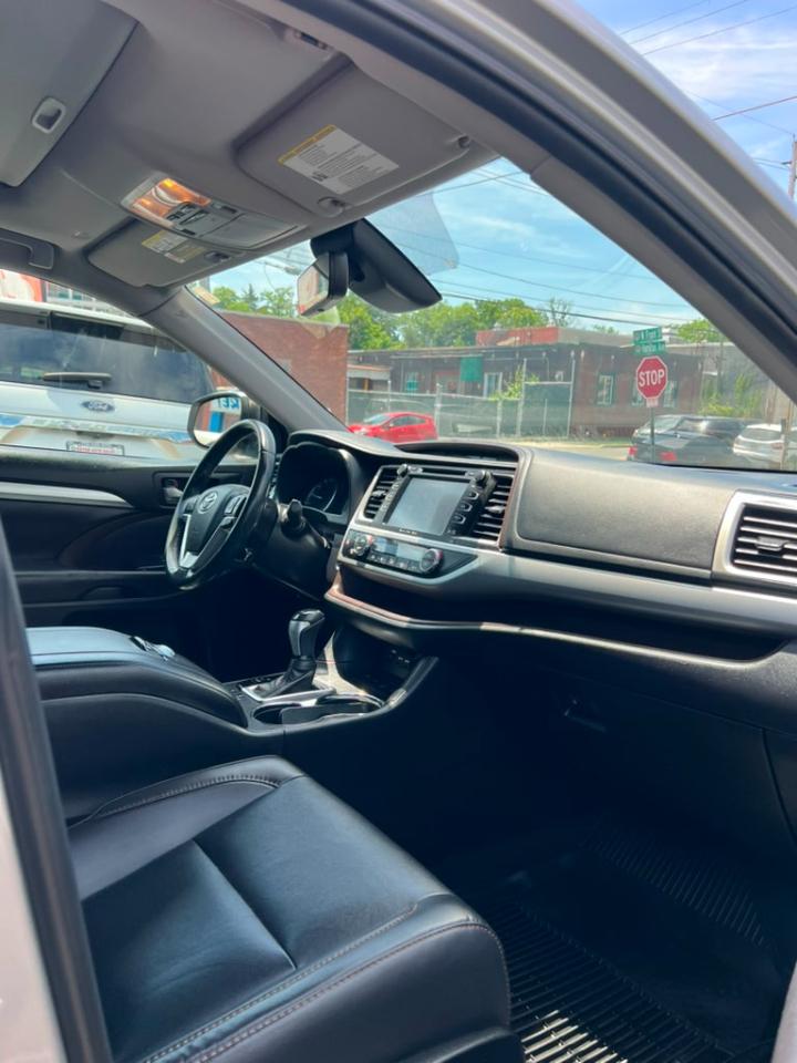 Toyota Highlander XLE AWD V6 2019