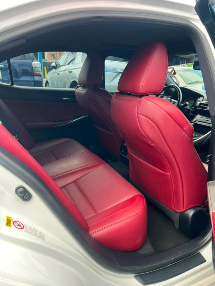 Lexus IS 300 AWD 2016