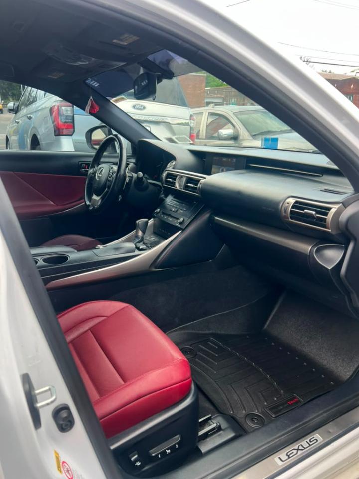 Lexus IS 300 AWD 2016