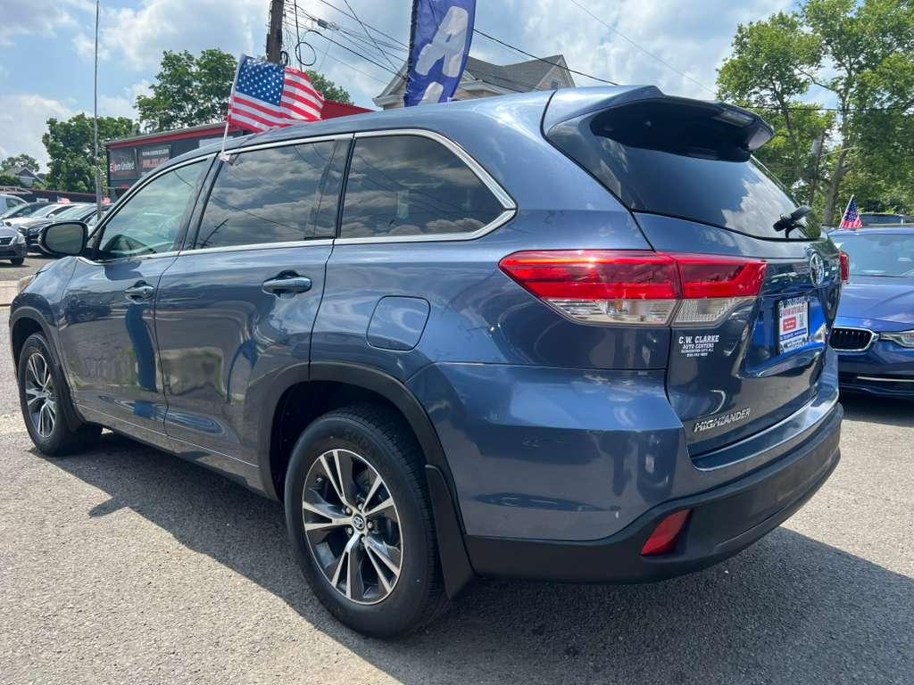Toyota Highlander LE Plus AWD V6 2017