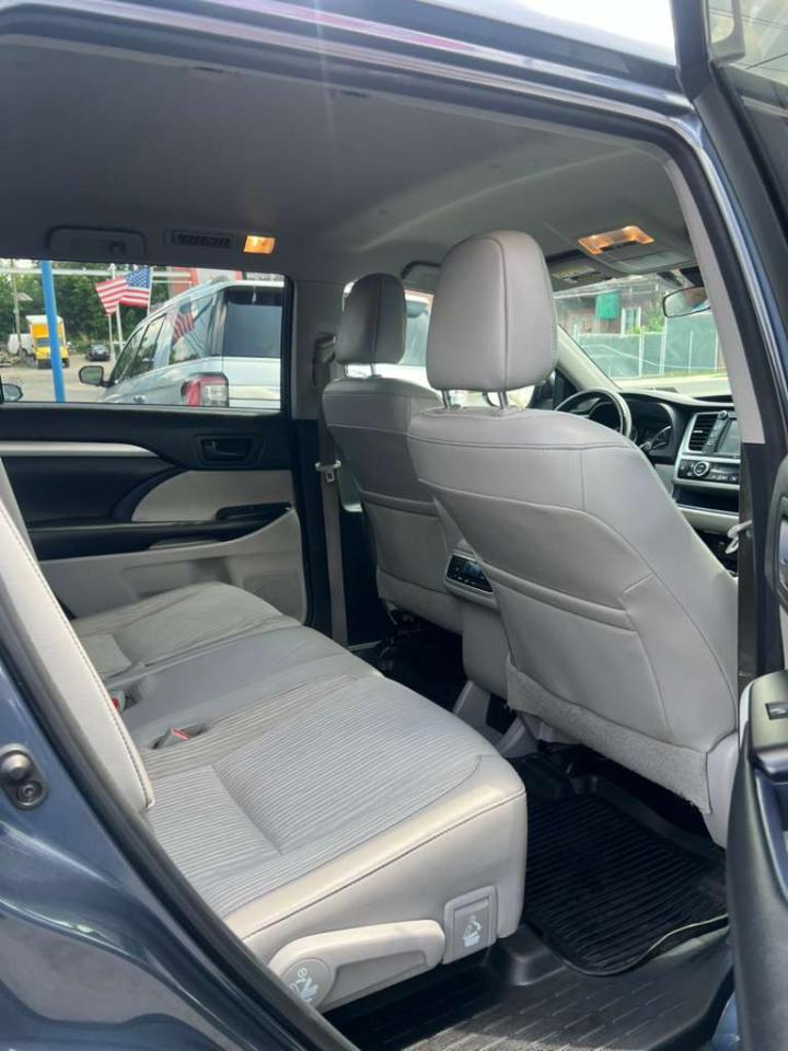 Toyota Highlander LE Plus AWD V6 2017