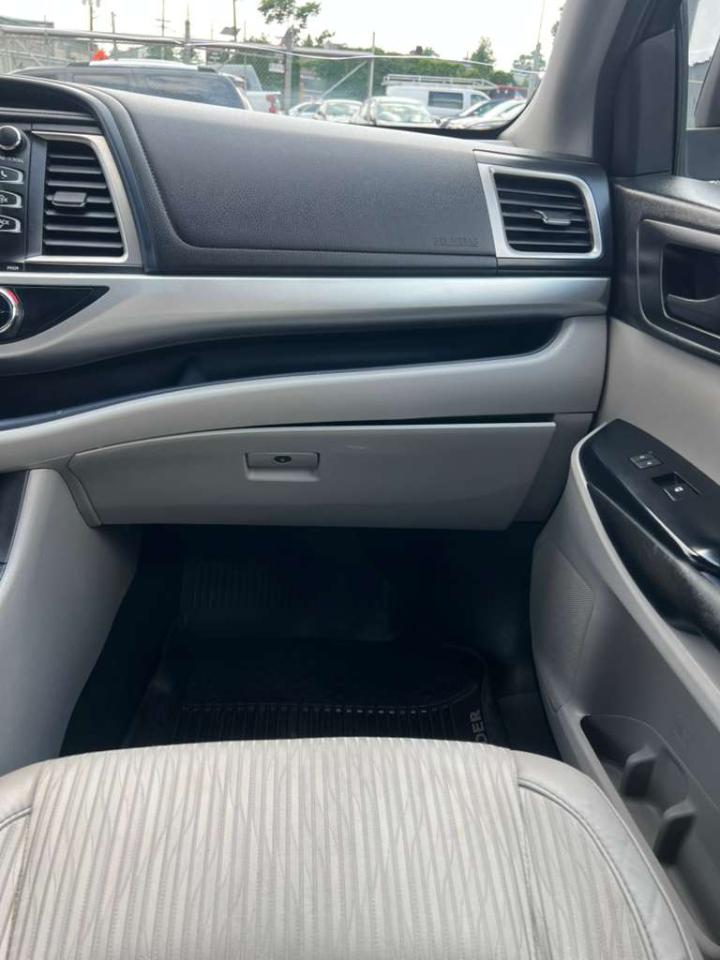 Toyota Highlander LE Plus AWD V6 2017