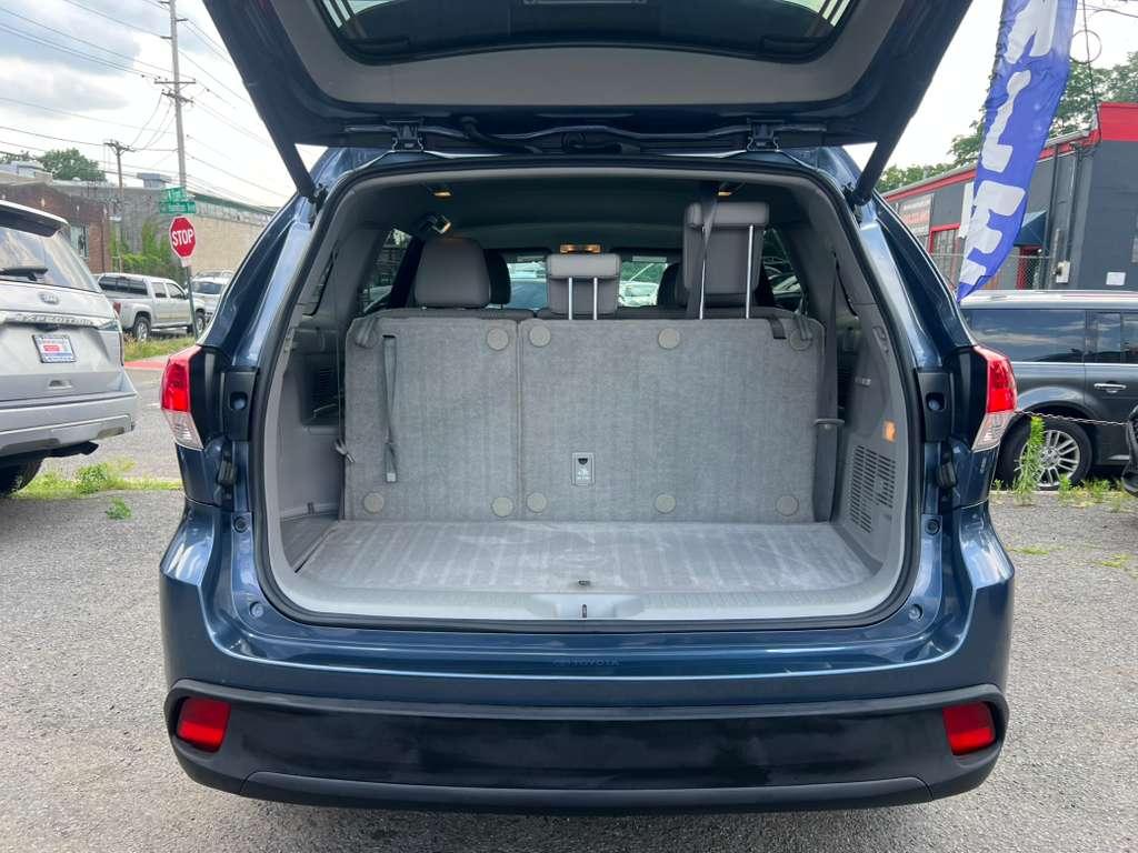 Toyota Highlander LE Plus AWD V6 2017