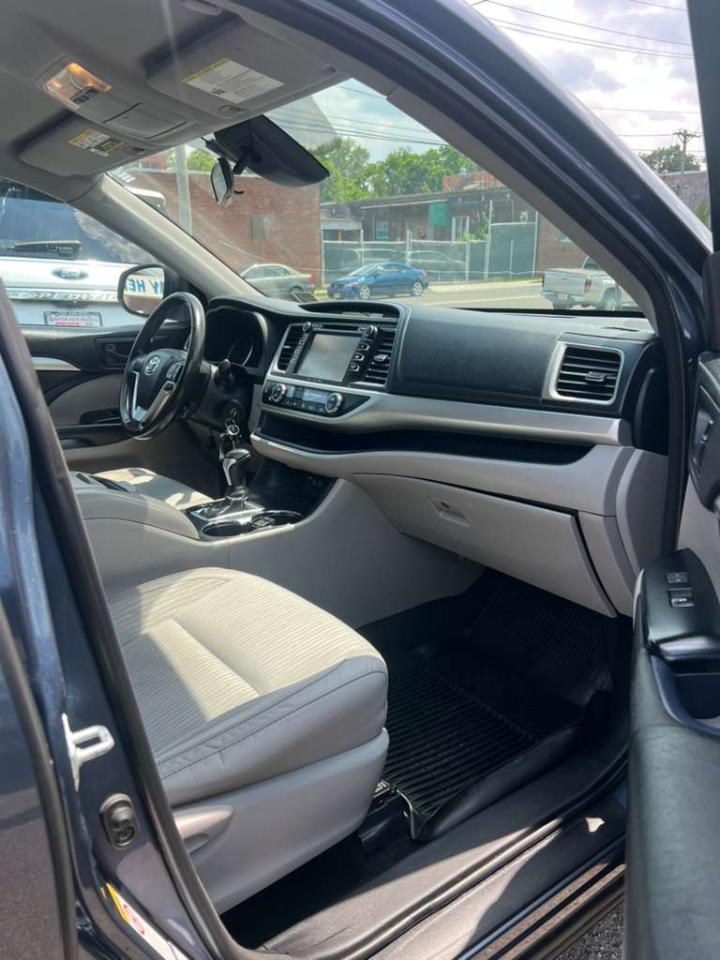 Toyota Highlander LE Plus AWD V6 2017
