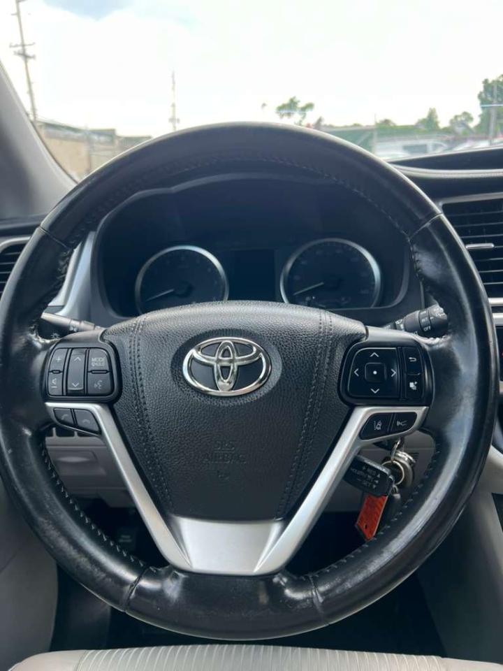 Toyota Highlander LE Plus AWD V6 2017
