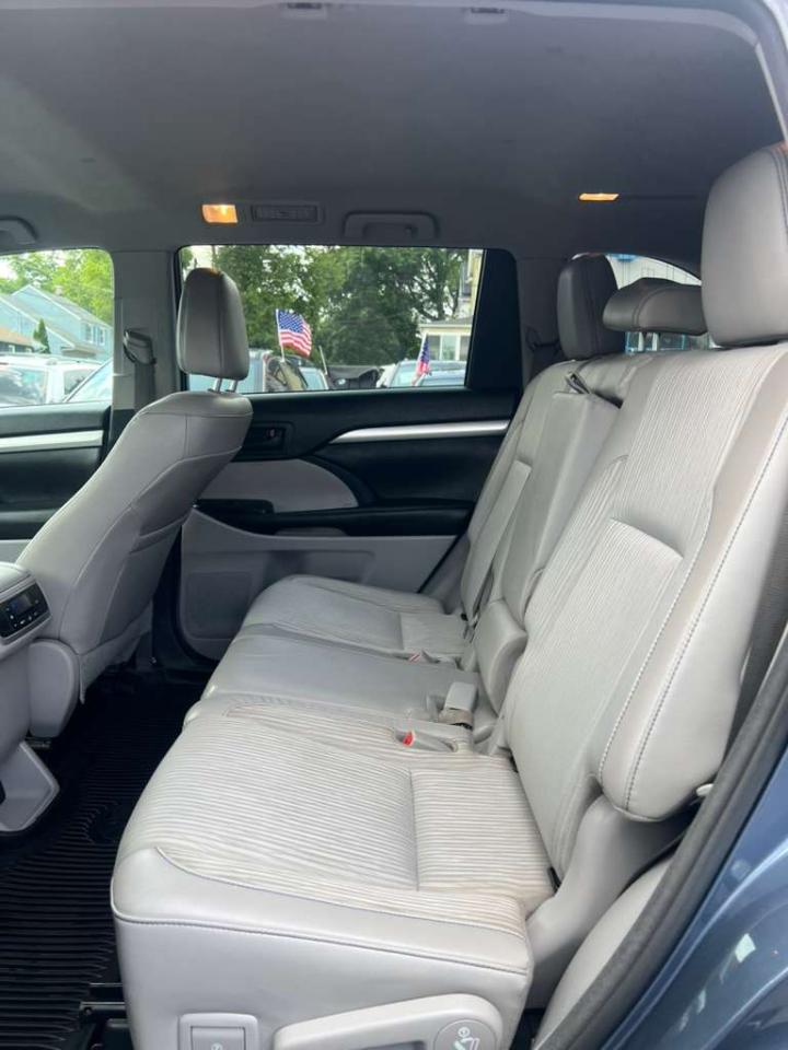 Toyota Highlander LE Plus AWD V6 2017