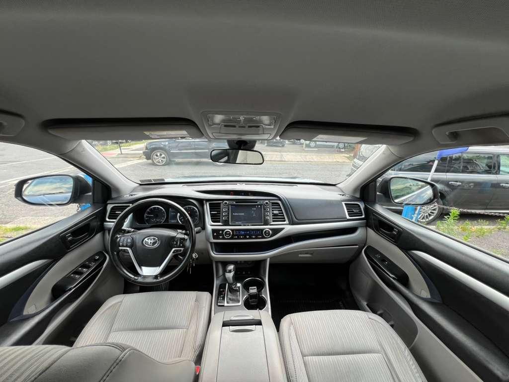 Toyota Highlander LE Plus AWD V6 2017
