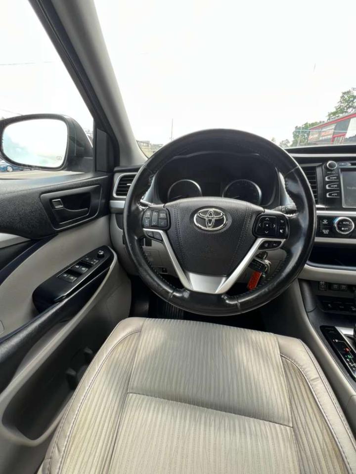 Toyota Highlander LE Plus AWD V6 2017