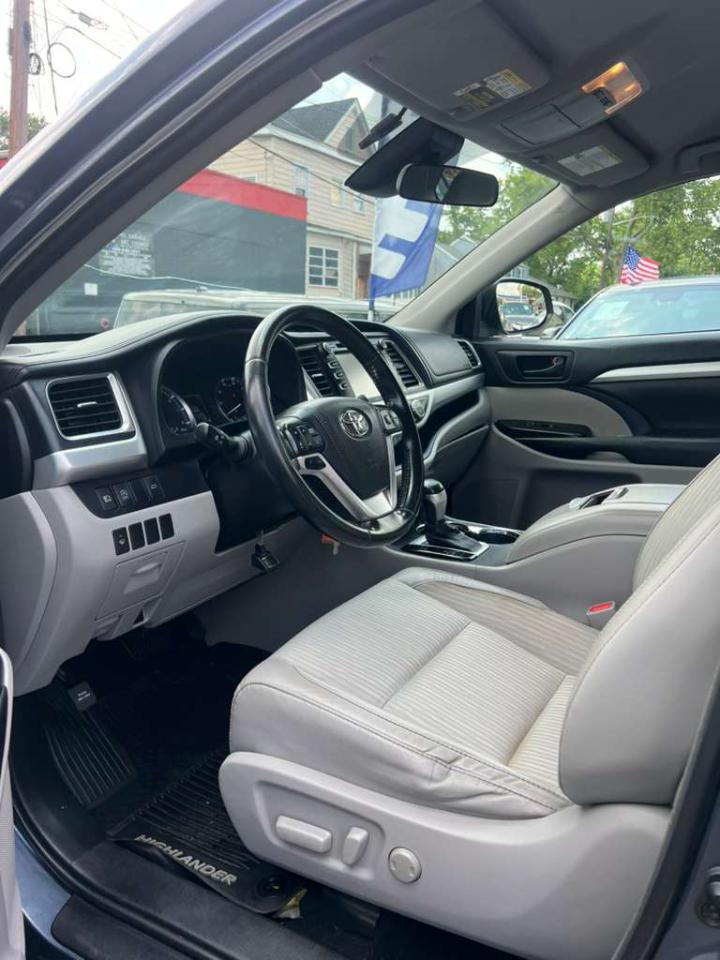 Toyota Highlander LE Plus AWD V6 2017