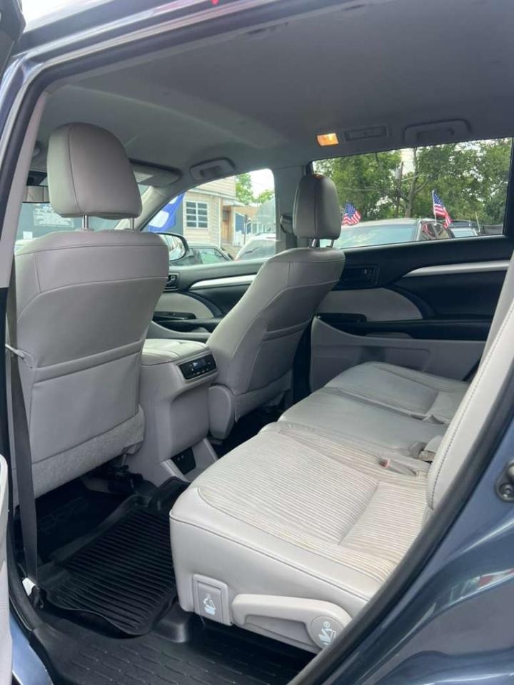 Toyota Highlander LE Plus AWD V6 2017