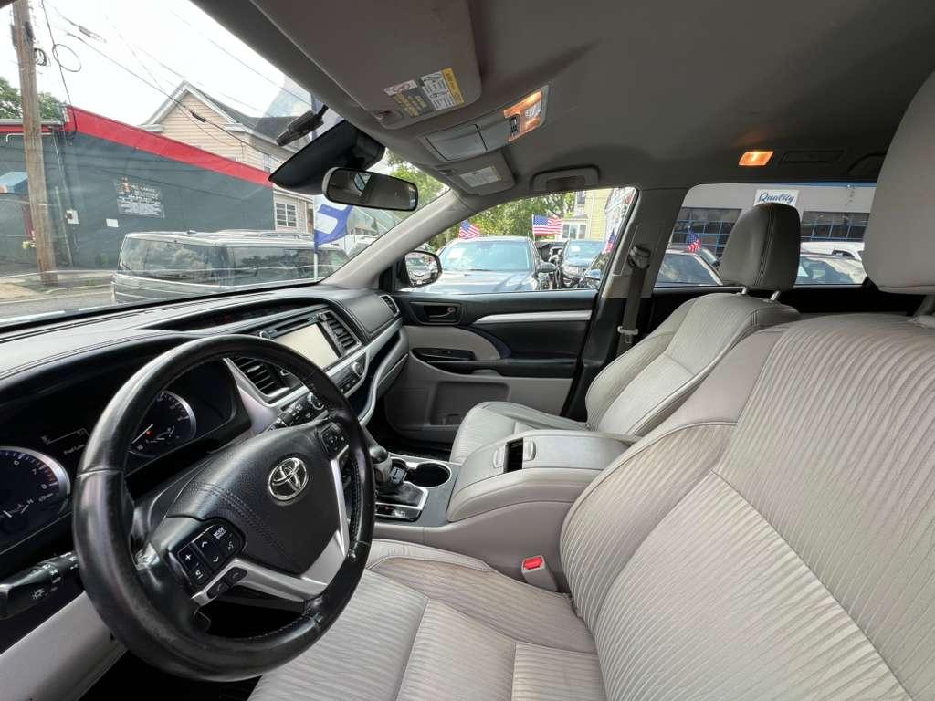Toyota Highlander LE Plus AWD V6 2017