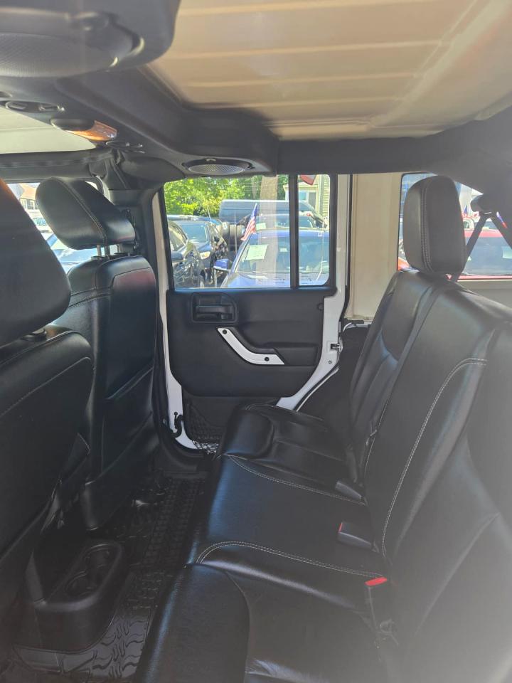 Jeep Wrangler Unlimited Sahara 4WD 2014