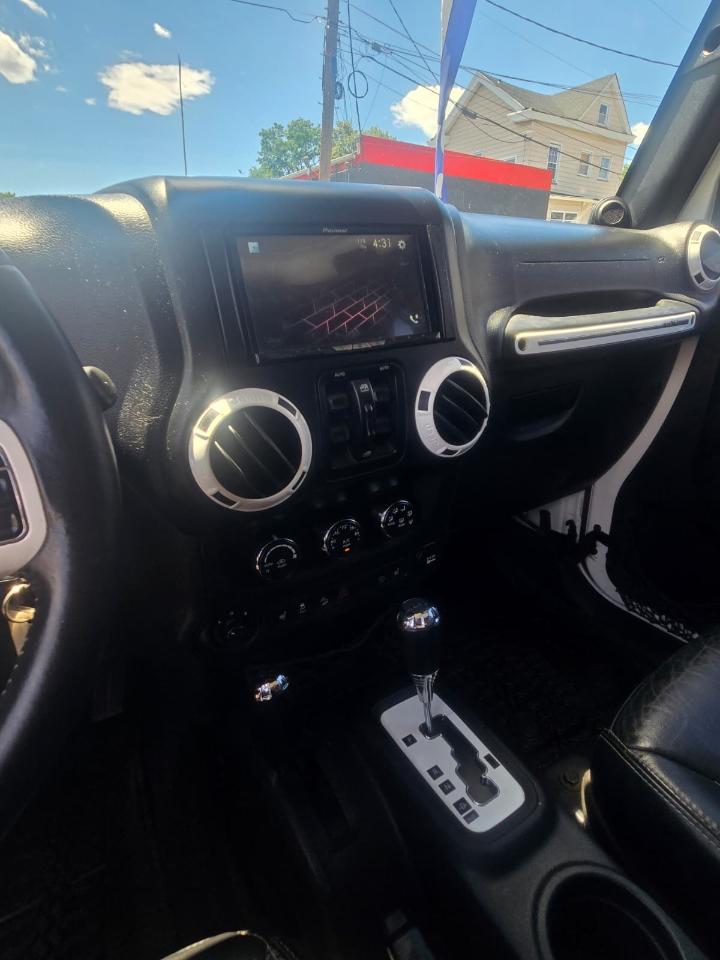 Jeep Wrangler Unlimited Sahara 4WD 2014