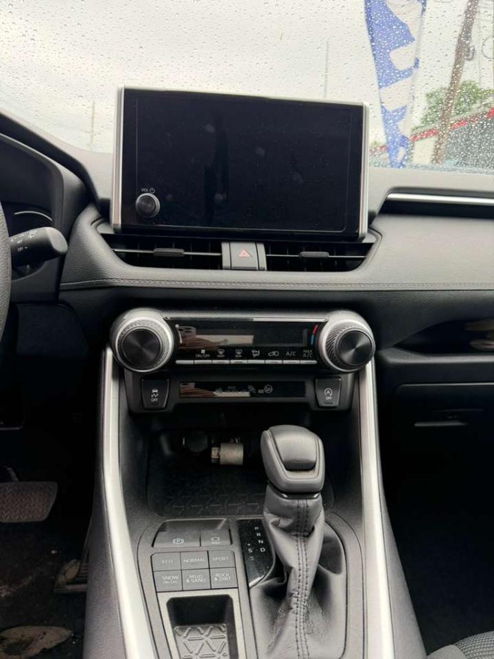 Toyota RAV4 LE AWD 2024