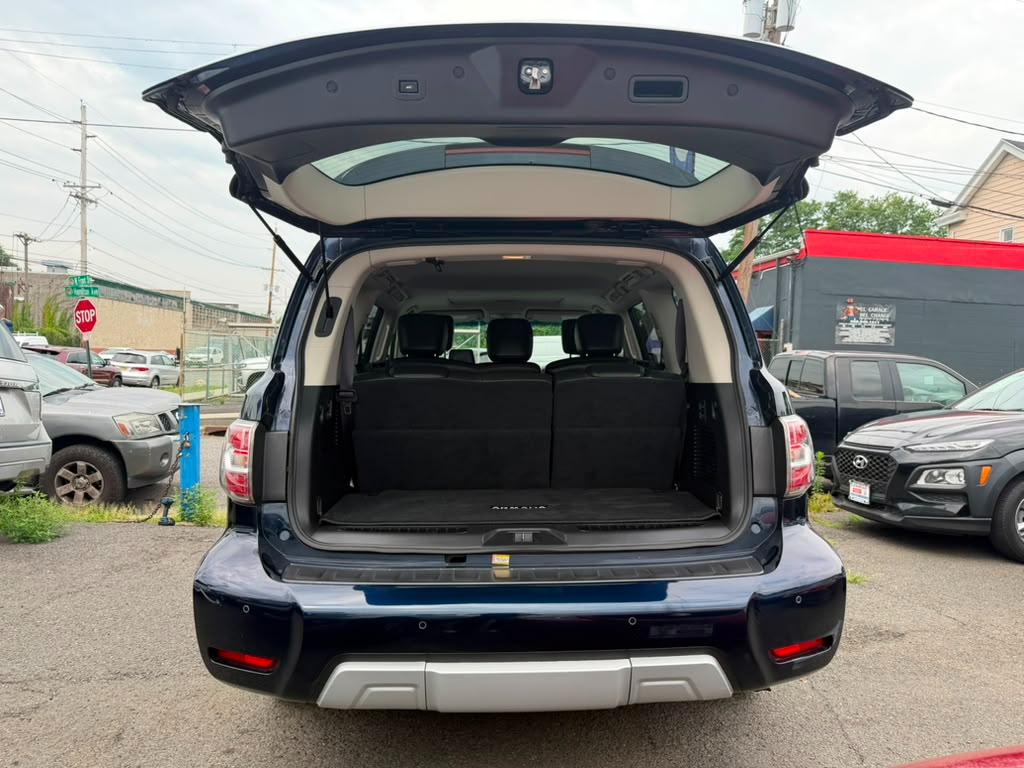 Nissan Armada Platinum AWD 2017