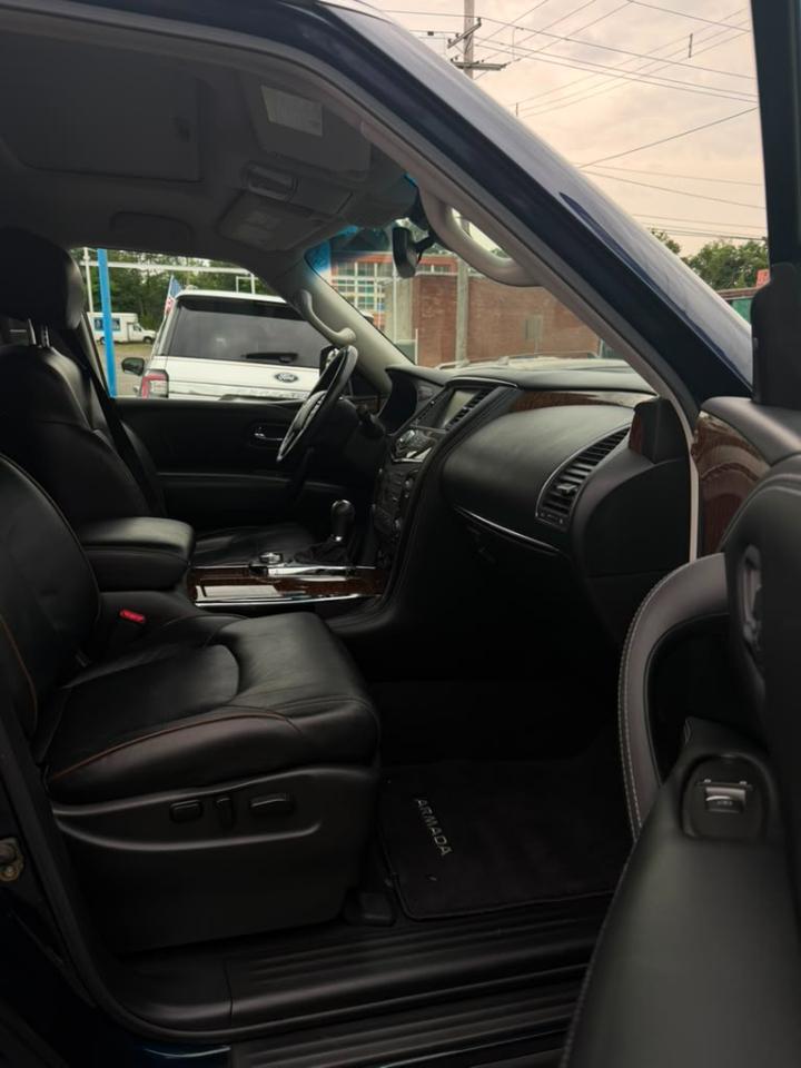Nissan Armada Platinum AWD 2017