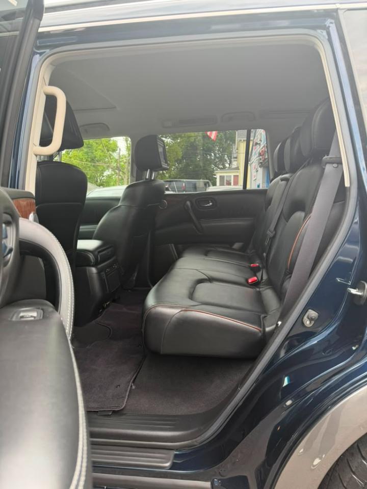 Nissan Armada Platinum AWD 2017