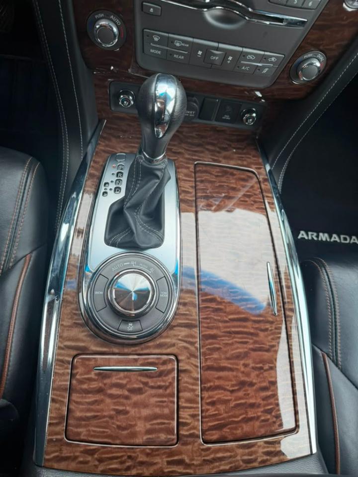 Nissan Armada Platinum AWD 2017