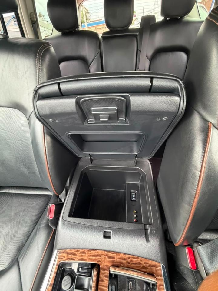 Nissan Armada Platinum AWD 2017