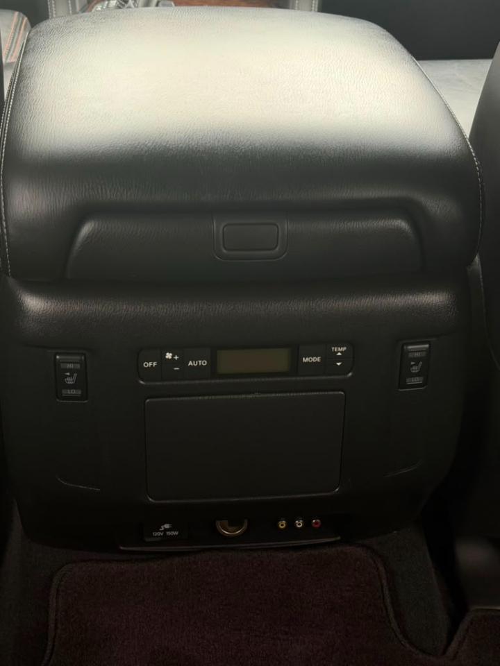 Nissan Armada Platinum AWD 2017