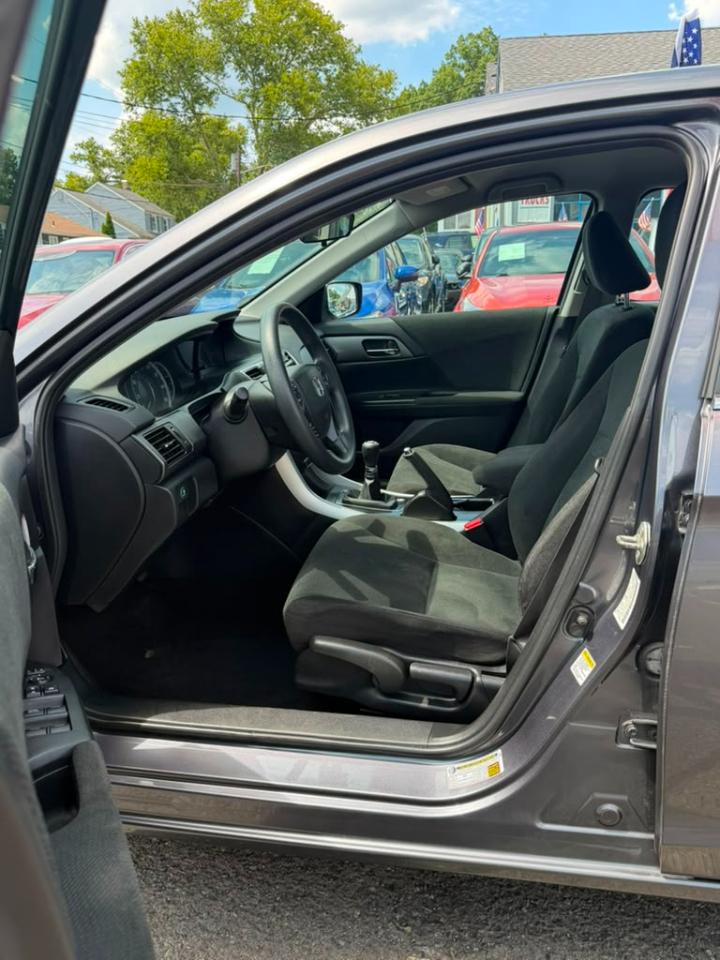 Honda Accord LX Sedan 6-Spd MT 2013