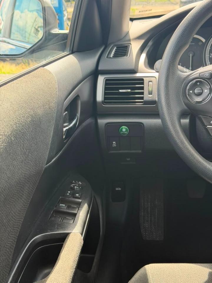 Honda Accord LX Sedan 6-Spd MT 2013