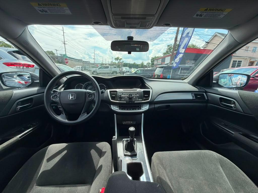 Honda Accord LX Sedan 6-Spd MT 2013