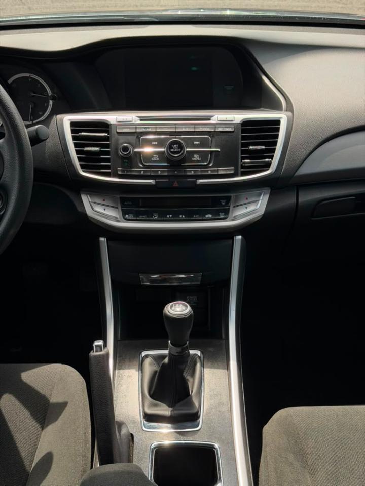 Honda Accord LX Sedan 6-Spd MT 2013