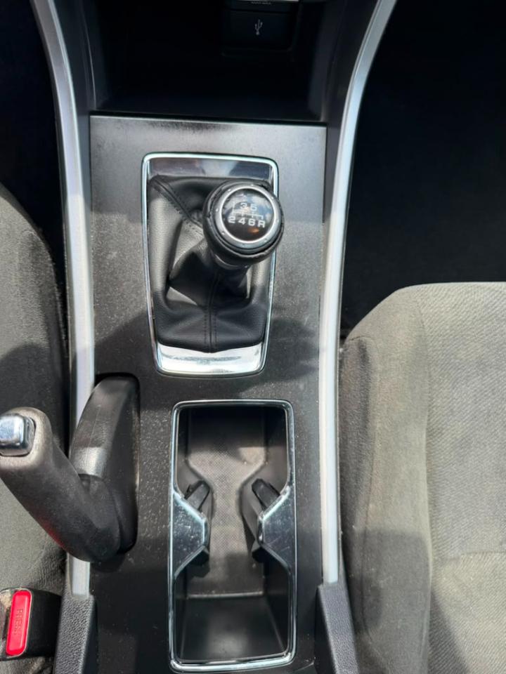 Honda Accord LX Sedan 6-Spd MT 2013