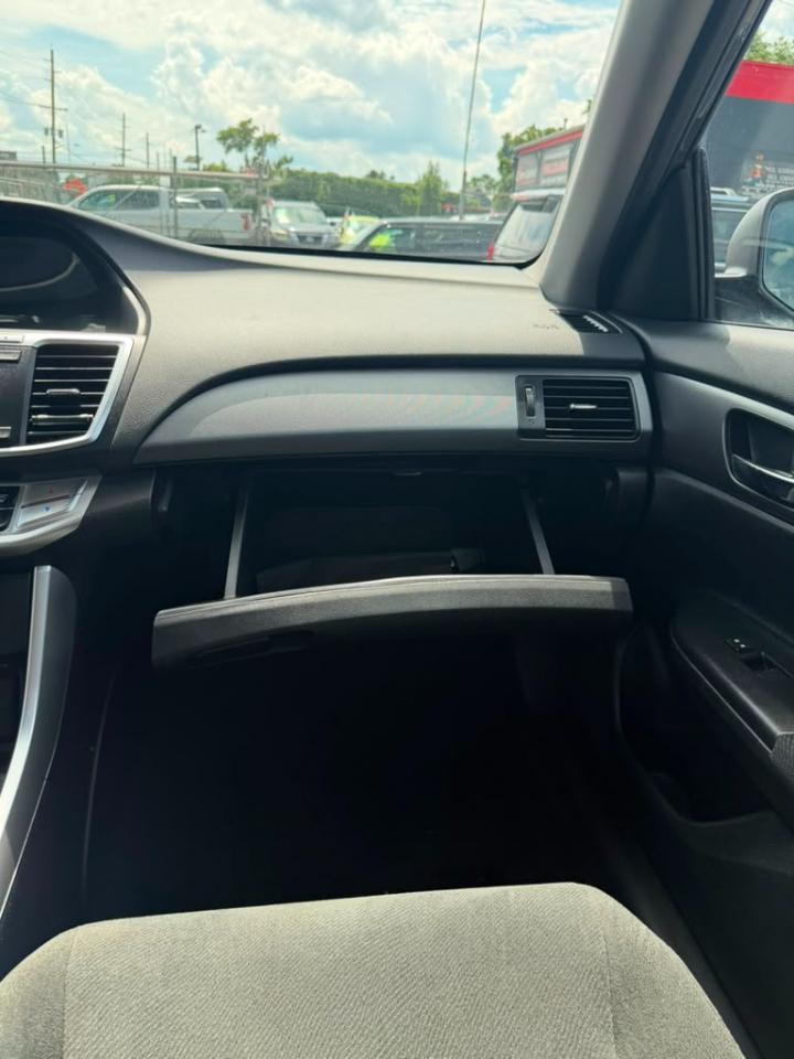 Honda Accord LX Sedan 6-Spd MT 2013