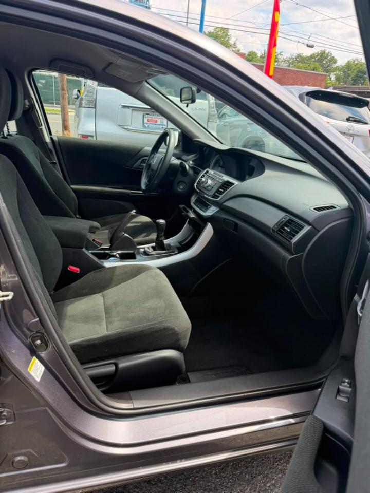 Honda Accord LX Sedan 6-Spd MT 2013