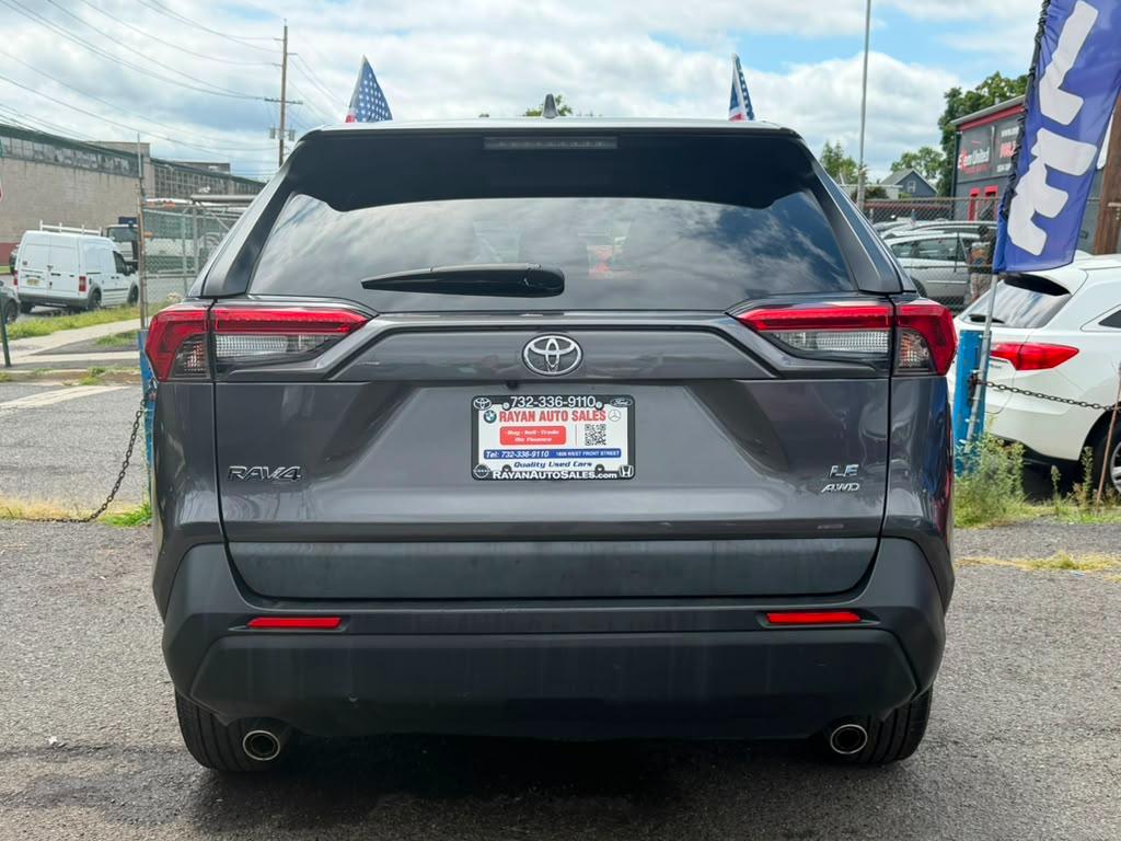 Toyota RAV4 LE AWD 2022